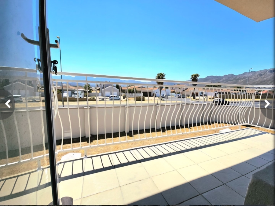 To Let 2 Bedroom Property for Rent in Gordons Bay Central Western Cape